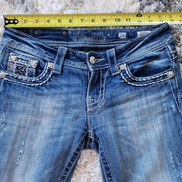 Miss Me Cuffed Capri Jeans.  Size 26. - Picture 7 of 8